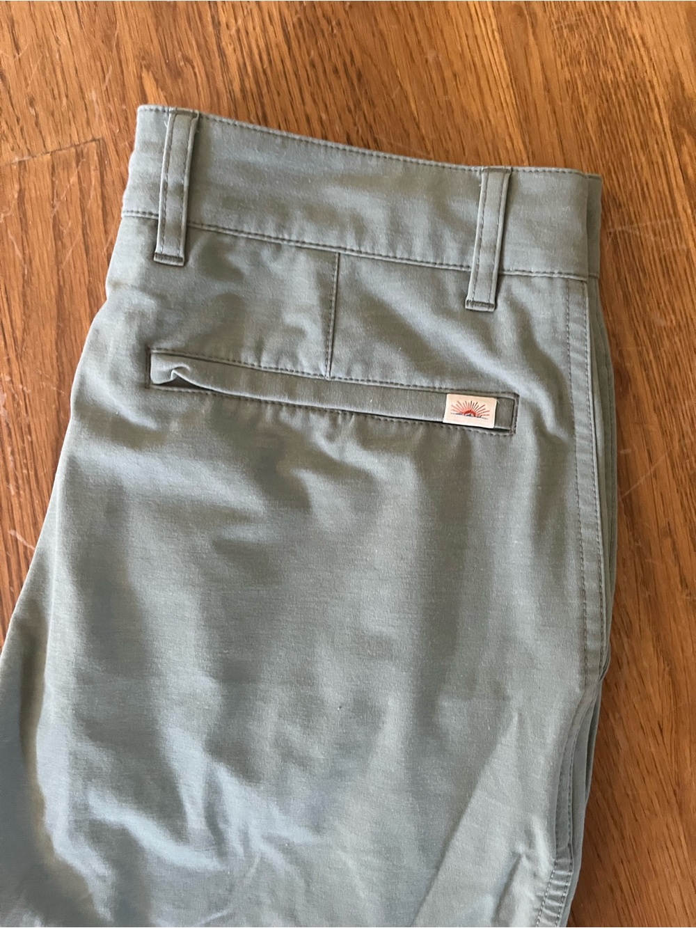 Faherty All Day Shorts 7" Inseam Sage Olive Green Hybrid Mens Size 29